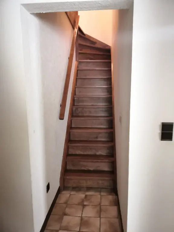 stairs to the 1st floor