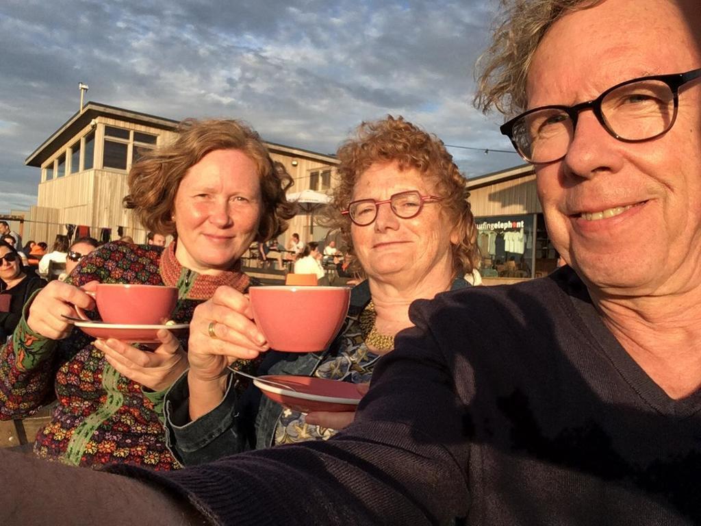 A cup of coffee at the beach (with a good friend)
