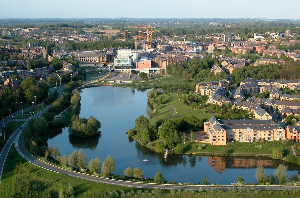 Louvain-la-Neuve et son lac