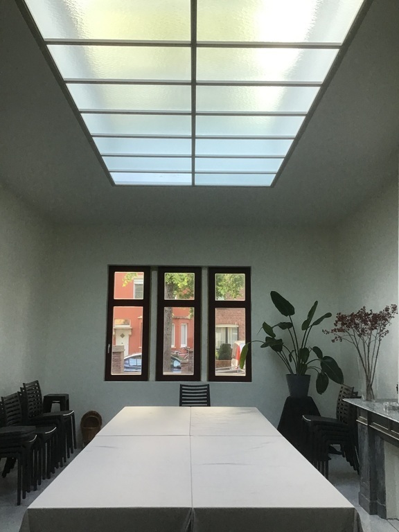 Former exposition space in front of the house, now a multifunctional room.