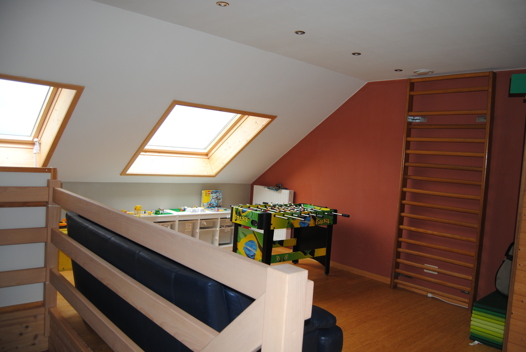 play room at the addic (many toys, soccer table, costumes, music instruments, ...).  Double matress and 1-persons-bed.