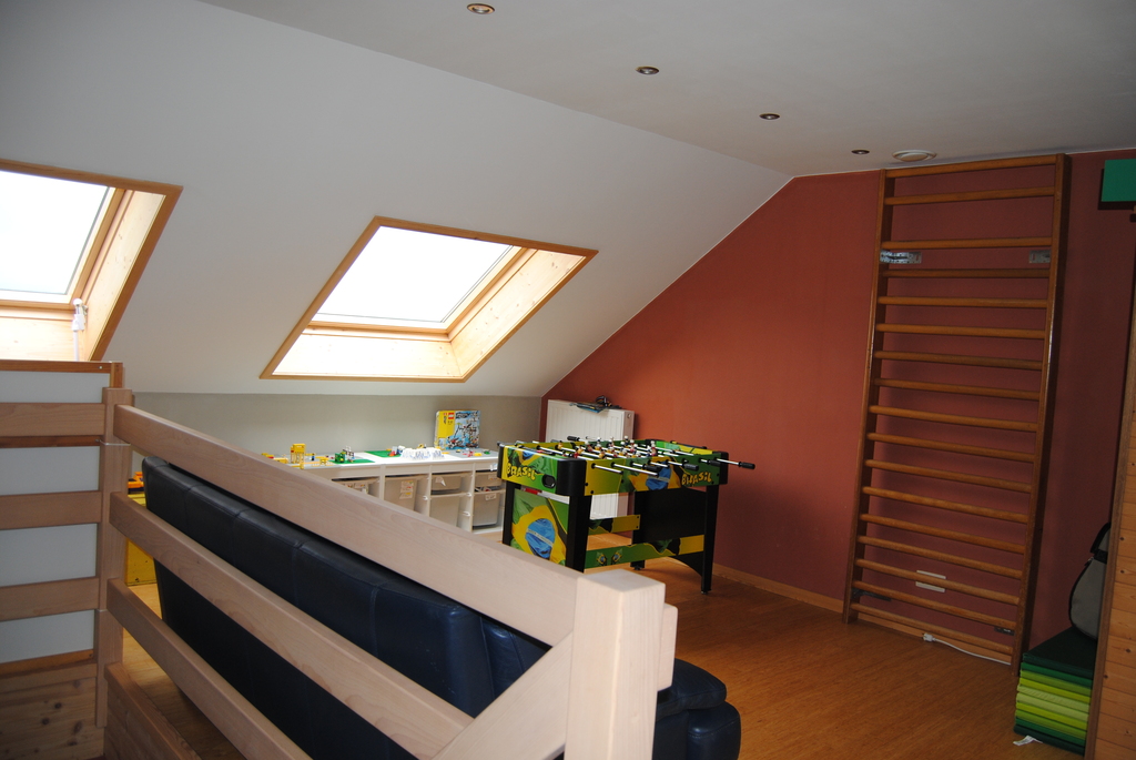 play room at the addic (many toys, soccer table, costumes, music instruments, ...).  Double matress and 1-persons-bed.