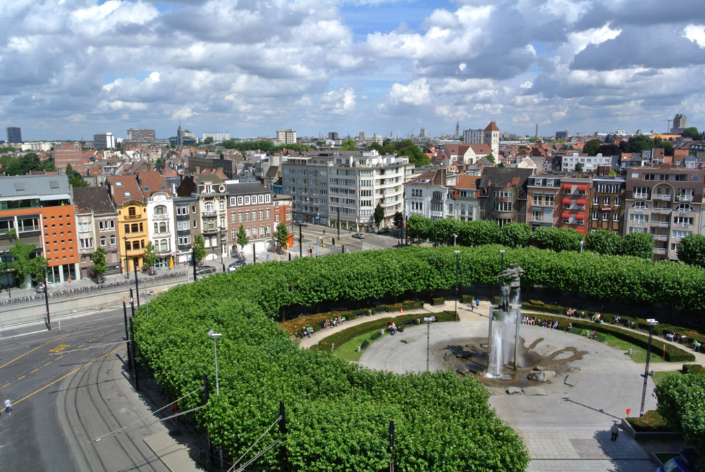 Arriving in Ghent by train, Square Trainstation