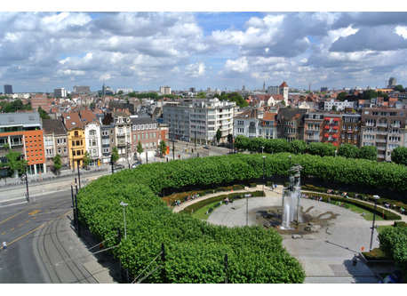 Arriving in Ghent by train, Square Trainstation