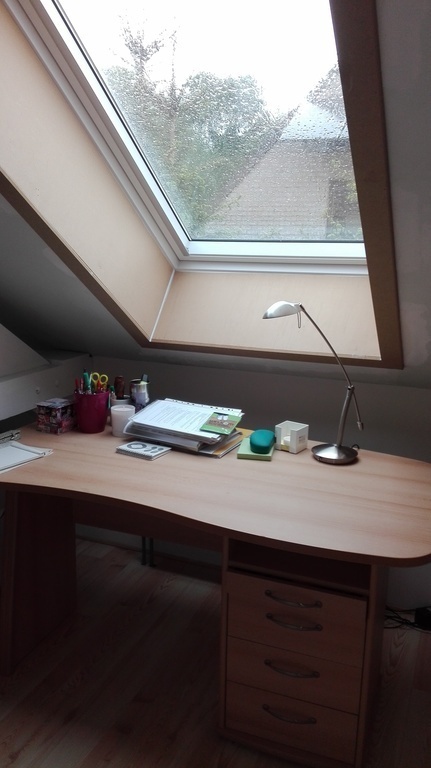 Bureau dans la chambre d'enfant.