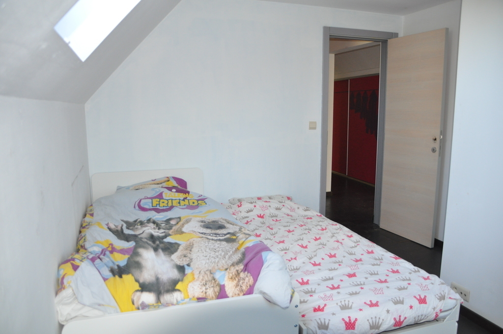 Bedroom 1 with two single beds - all windows with sunscreens and night screens