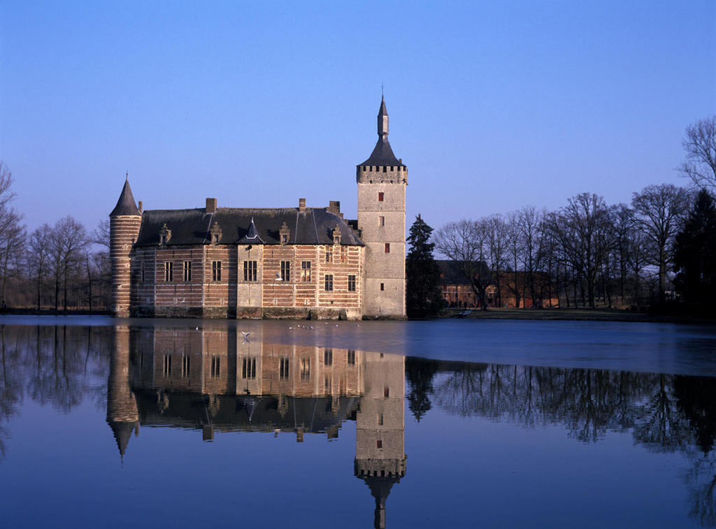 Join the knightdays in august at the castle of Horst, 10 min.