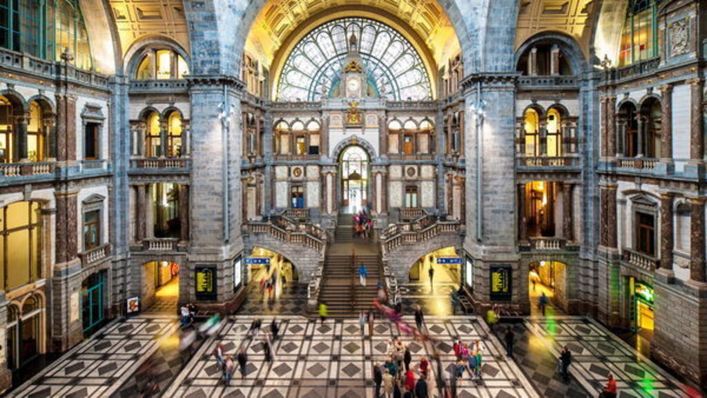 Central Station Antwerp (30 min)