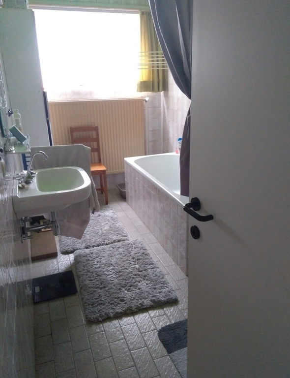 bathroom with bad/shower and toilet