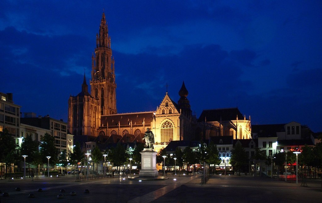 Antwerp, city of fashion, nightlife, art, 45 min.
