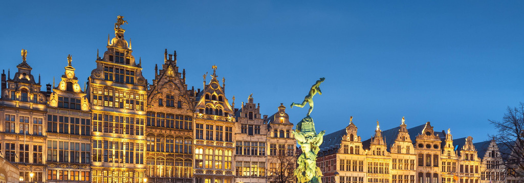 Antwerp (30 min) : hometown of Rubens, of course
