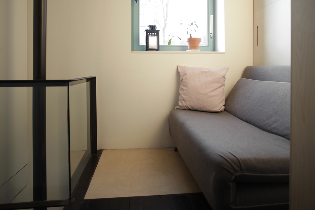 1st floor, reading's corner