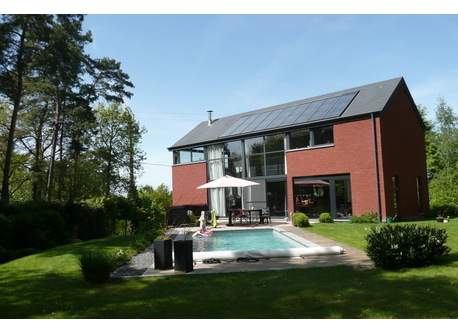 Back of the house with a large garden in a green and quite area