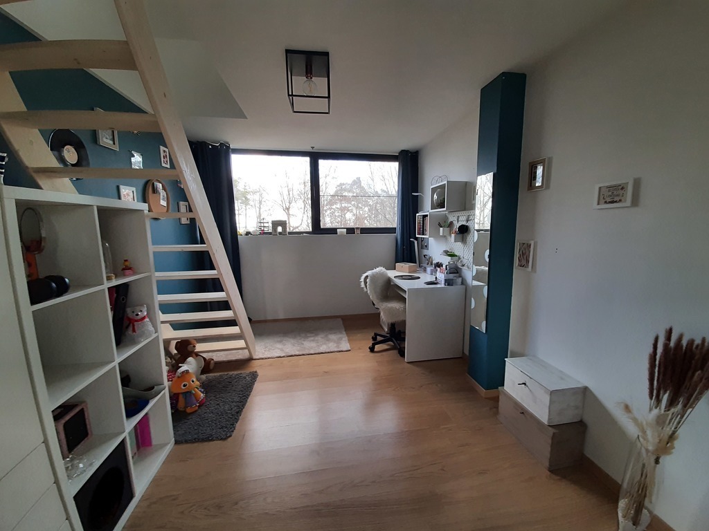 Vicky's bedroom - 1st floor