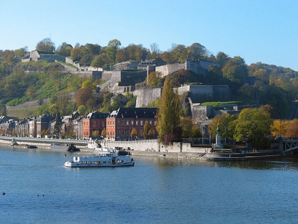 Namur

