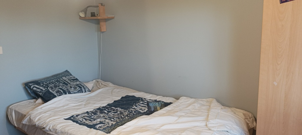 Lionel's bedroom (220X140)