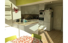 Main kitchen with table for 6 (extendable for 8)