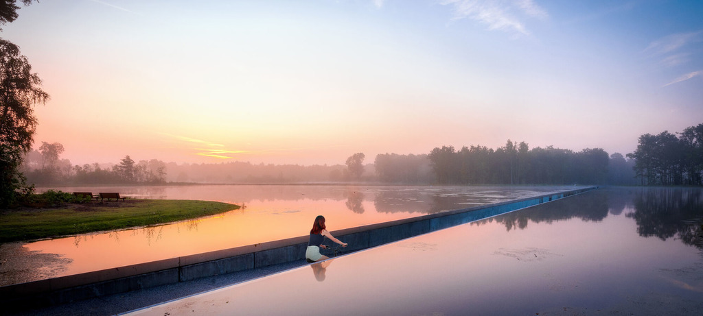 Cycling through the water at Bokrijk (30 min)