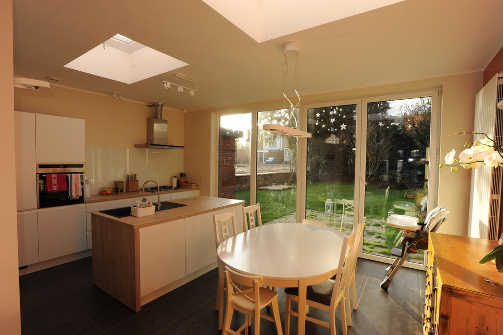 Dining + kitchen area