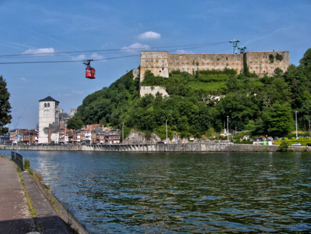 Cable car to access and visit the fort of Huy