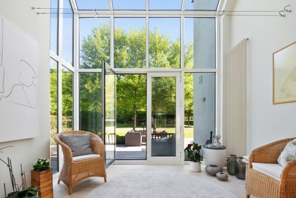 Spacious and light sitting area