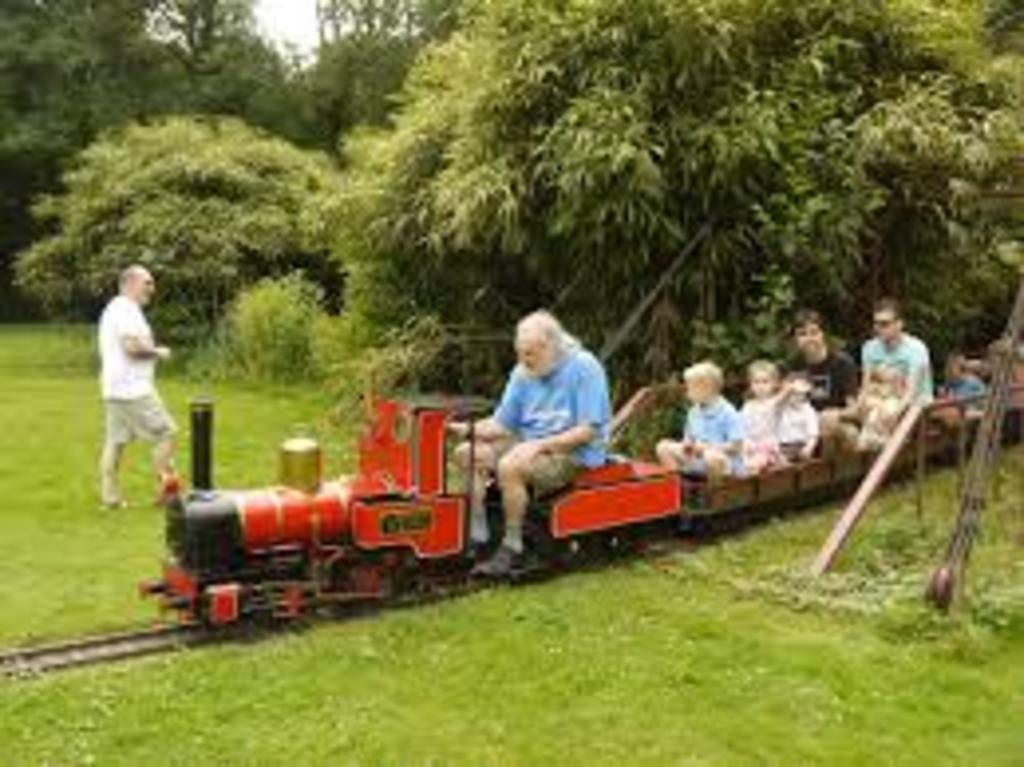 Take a ride on the mini trains in the Stadspark in Turnhout!