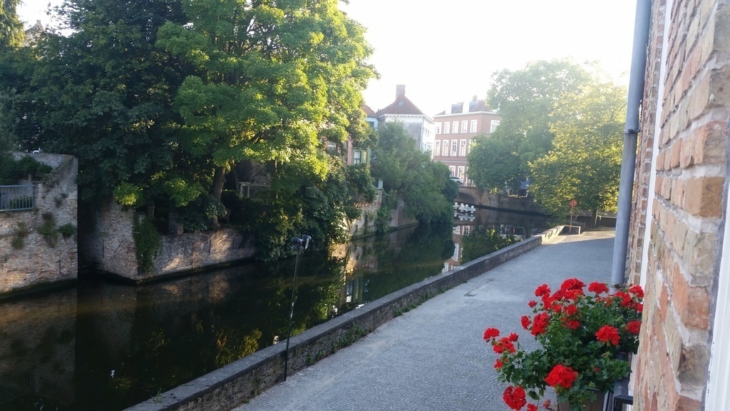 View to the right from balcony living room, with canal and dead end street, no traffic