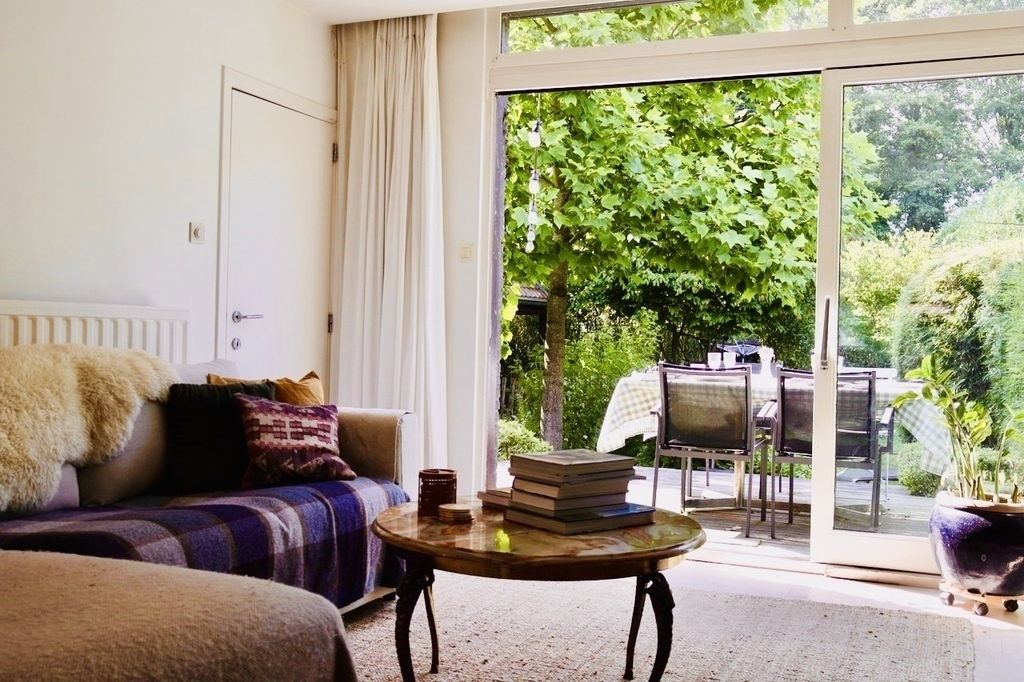 Second sitting room with a view on the garden