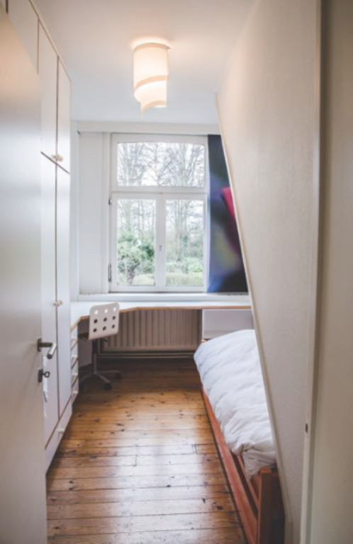 Sleeping room guests