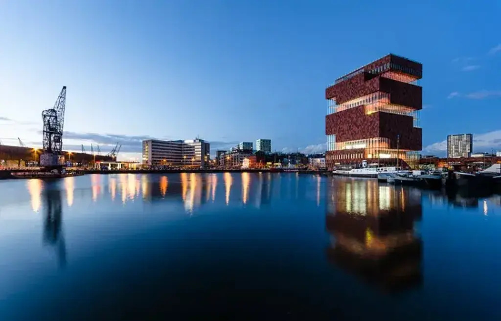 Museum aan de stroom (Museum at the docks)