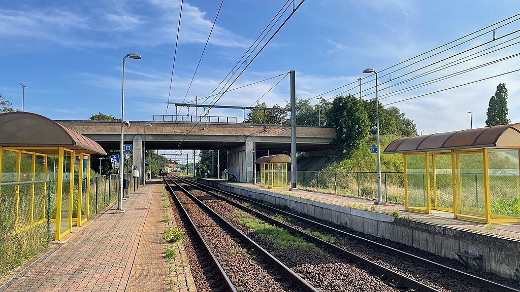 Train stop Sint-Mariaburg, 5 minutes walking from our house. From there you can go to the centre of Antwerp in 13 minutes