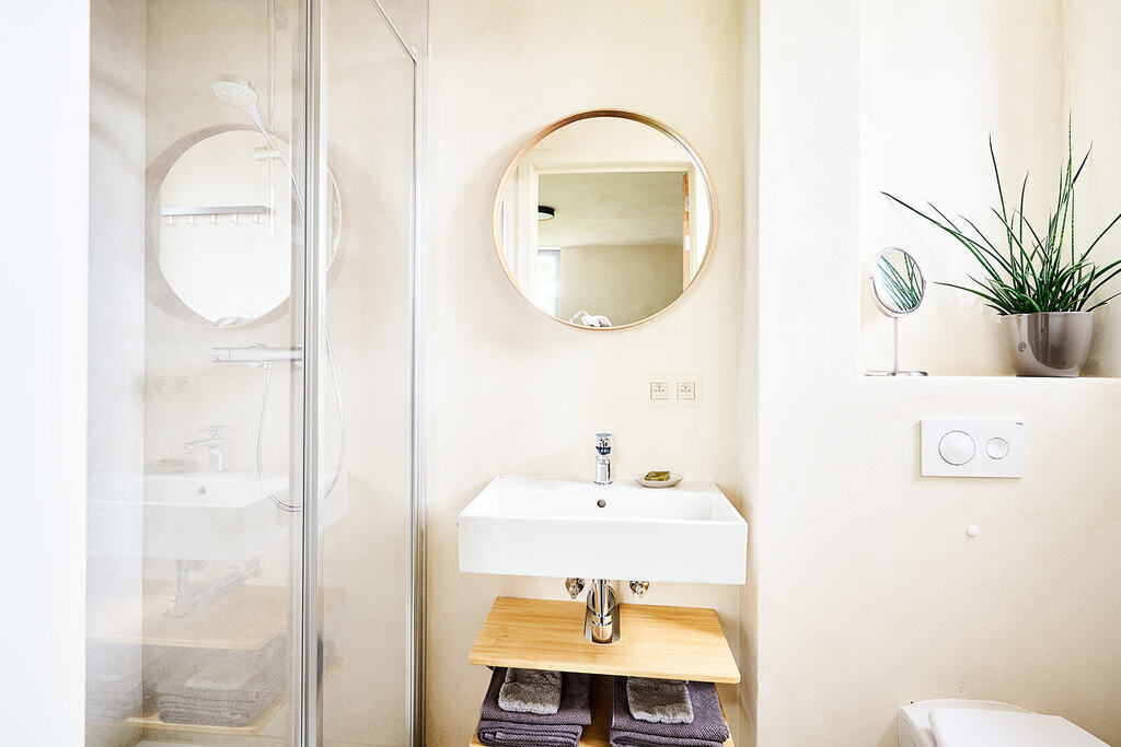 Every bedroom has it's private bathroom (with shower and toilet)