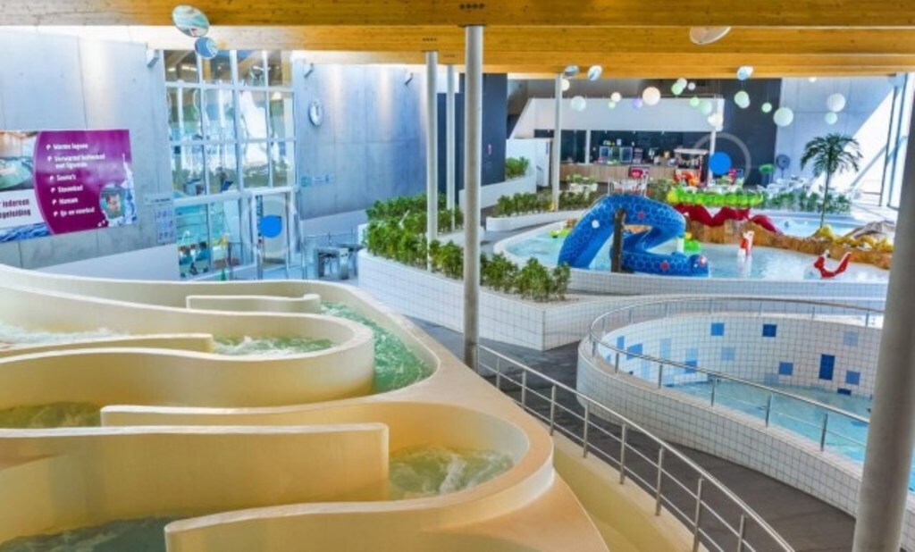 In- and outdoor swimming pool with slides, kids bath... 20 minutes drive