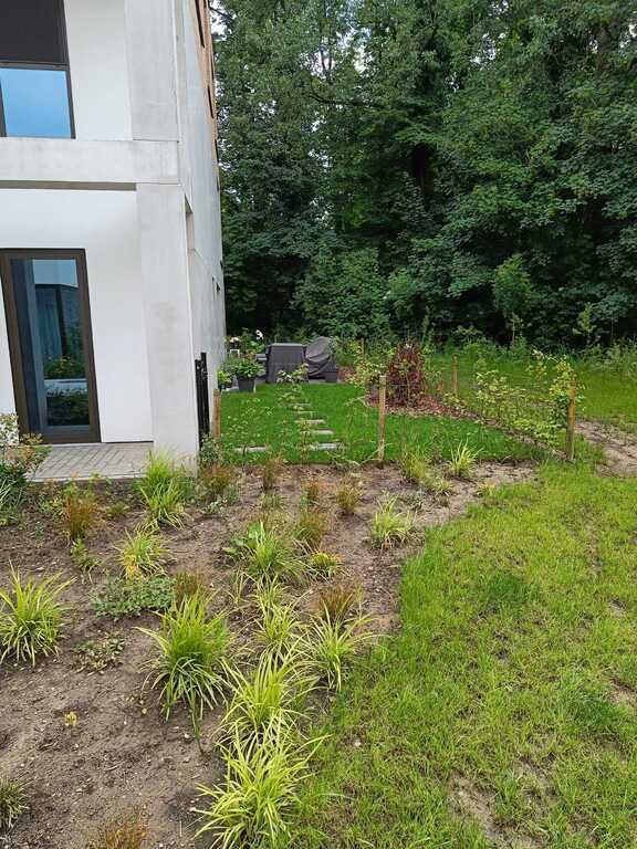 Side-garden with terrace