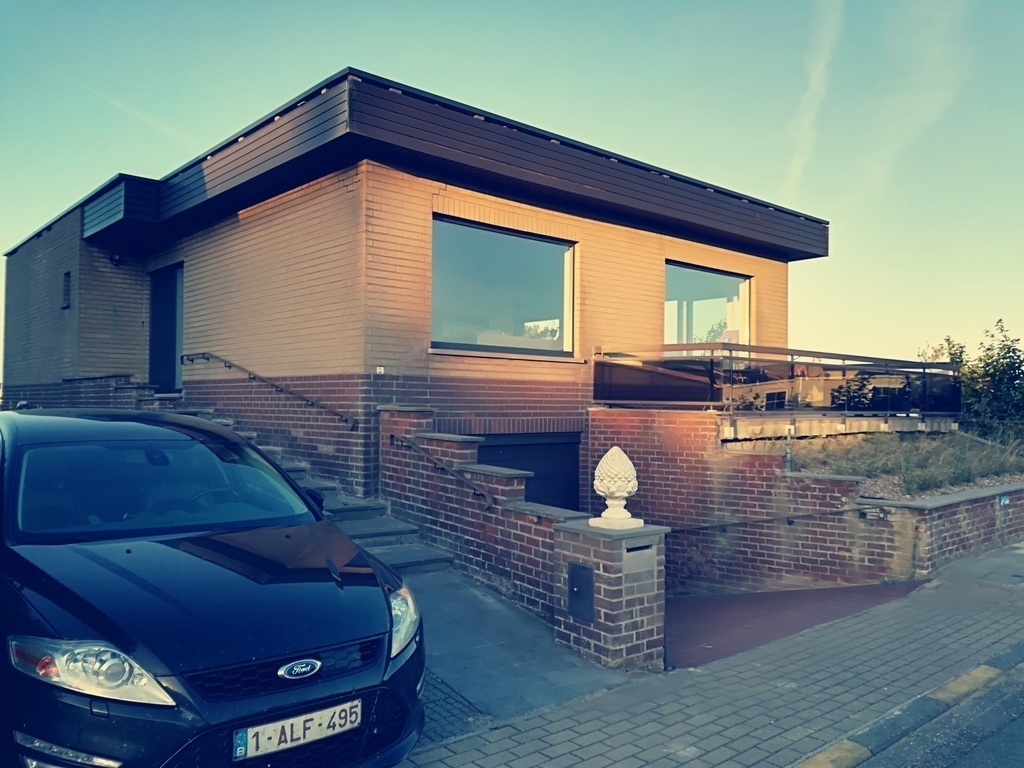Front facade and driveway