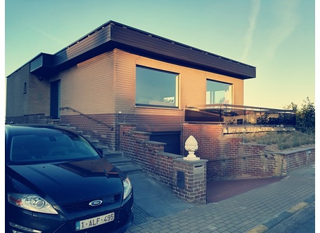 Front facade and driveway