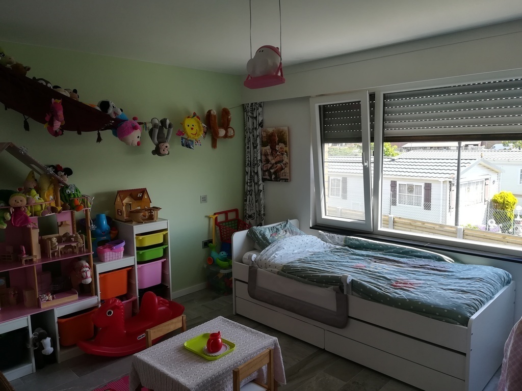 Childrens room with bed and extra bed underneath