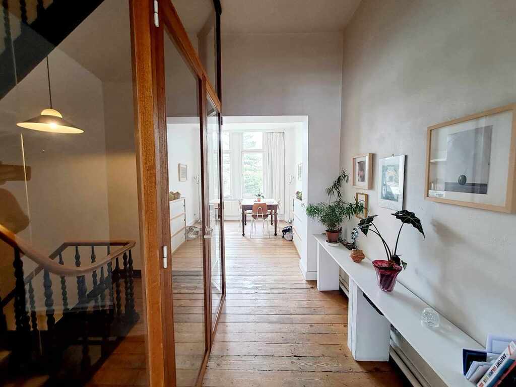 Hall separating the kitchen and living room