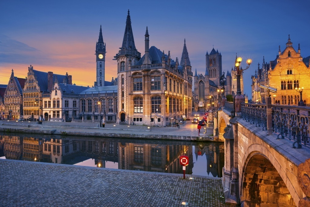 Gent (< 1,5h.) & Bruges (1,5h.)