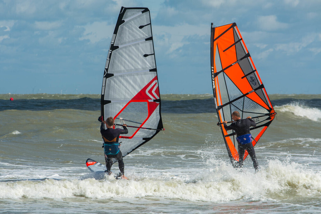  On the coast there are several beach houses where you can practice water sports.
