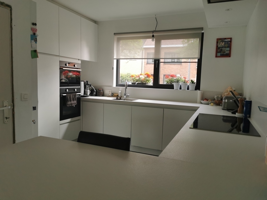 The kitchen is equipped with dishwasher, refrigerator, microwave, oven, induction hob, coffee maker, toaster.