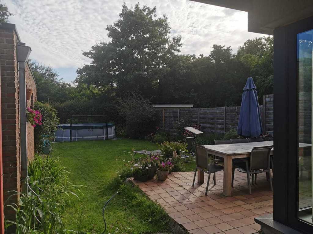 In the summer, we sometimes turn off the pool, depending on our vacation schedule. In the garden there is also a soccer goal an