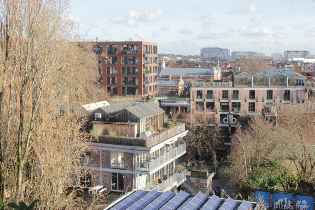 View from the balcony onto the PAKT-site, a vibrant complex with restaurants, bars and offices.