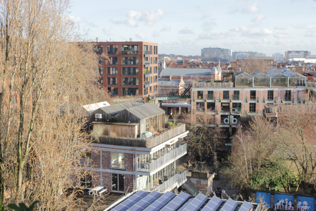 View from the balcony onto the PAKT-site, a vibrant complex with restaurants, bars and offices.