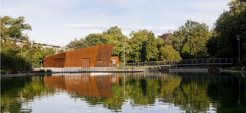 natural pool Boekenbergpark at 3 km
