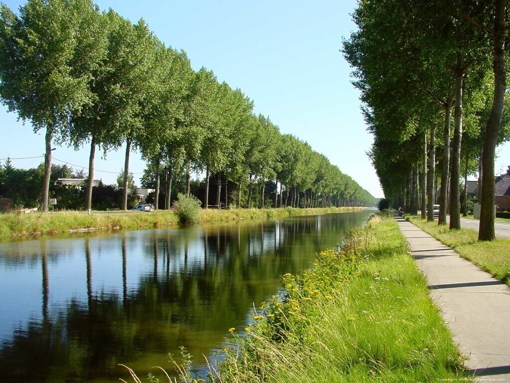 Canal between Bruges and Damme, make a wonderful bicycle trip (you can continue until Holland)