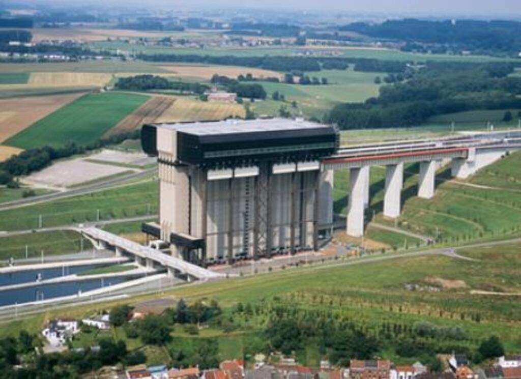biggest boat lift in the world !!