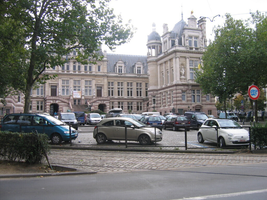 Hôtel de ville, visible de notre terrasse