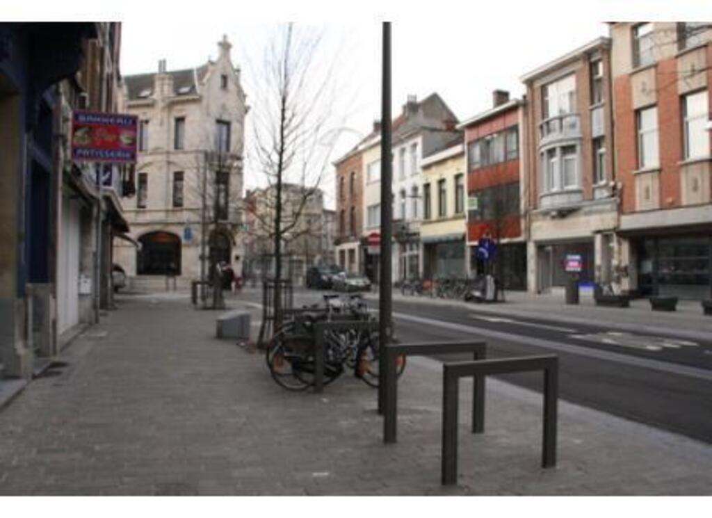 shop street & bus/train/tram station