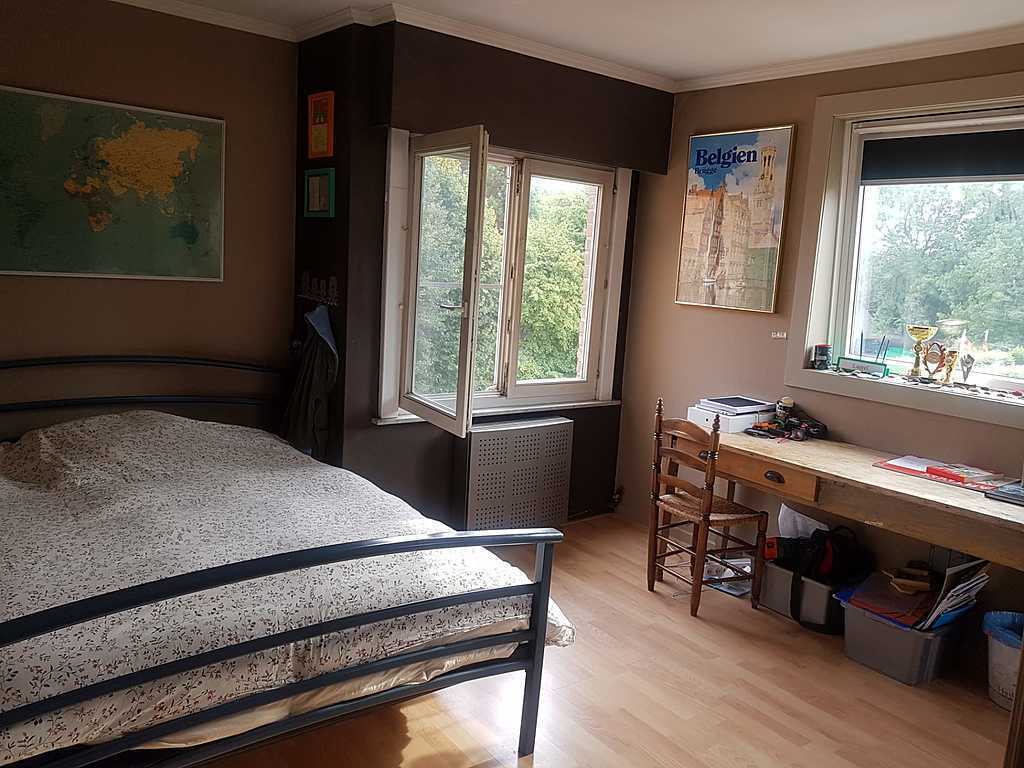 Second bedroom with double bed, view of neighbouring archery club field and towers of downtown Bruges!